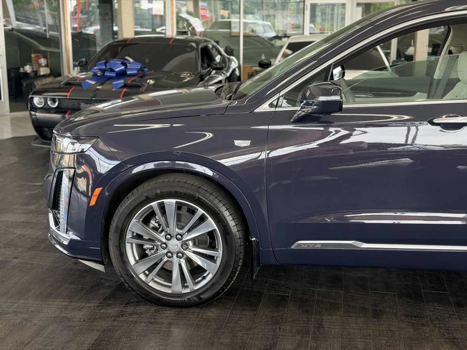 2025 Cadillac XT6 - Image 12 of 31