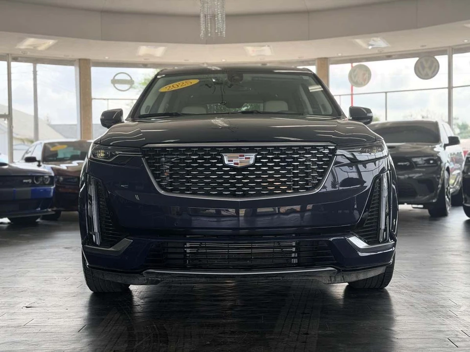 2025 Cadillac XT6 - Image 16 of 31