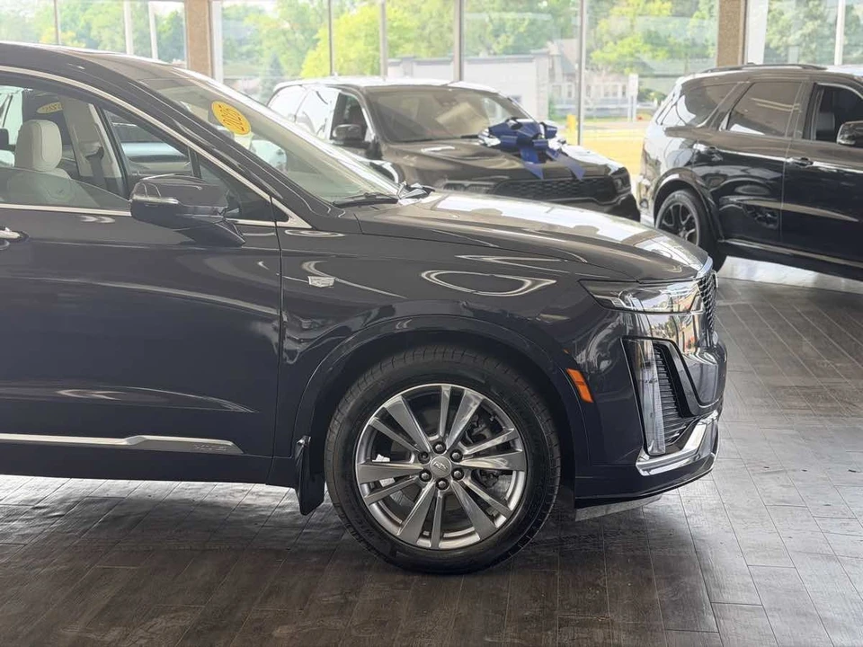 2025 Cadillac XT6 - Image 5 of 31