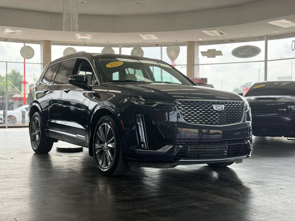 2025 Cadillac XT6 - Image 4 of 31