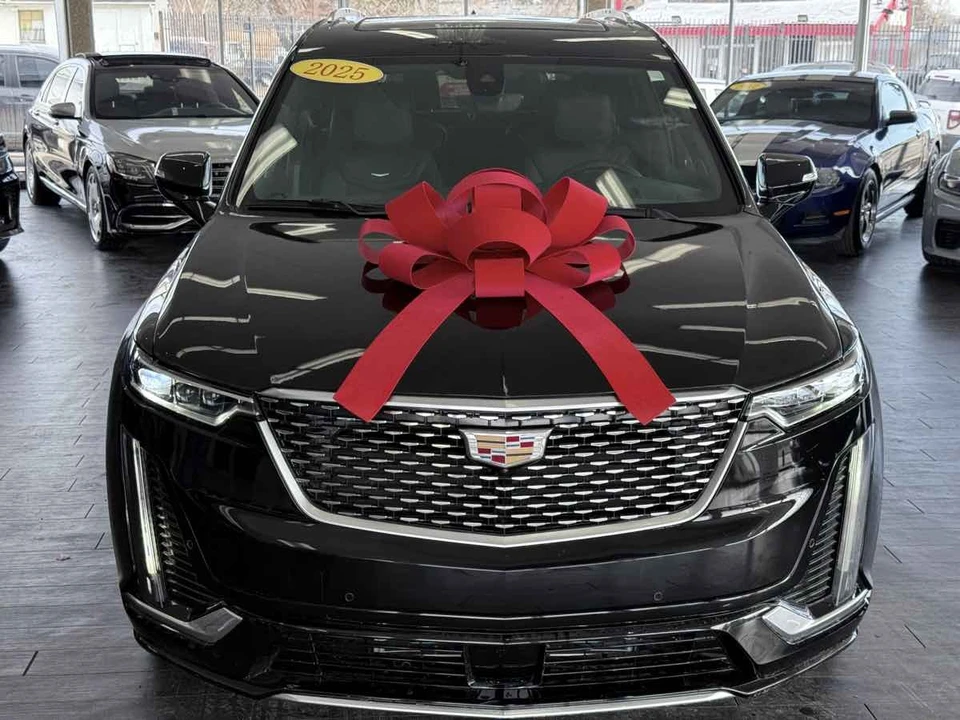 2025 Cadillac XT6 - Image 3 of 12