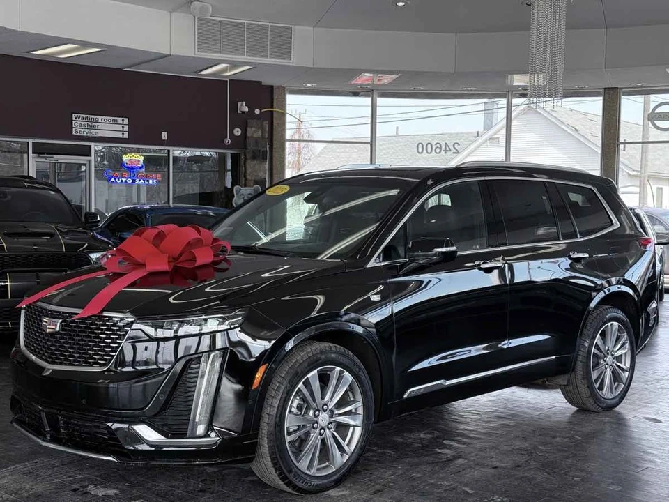 2025 Cadillac XT6 - Image 2 of 21