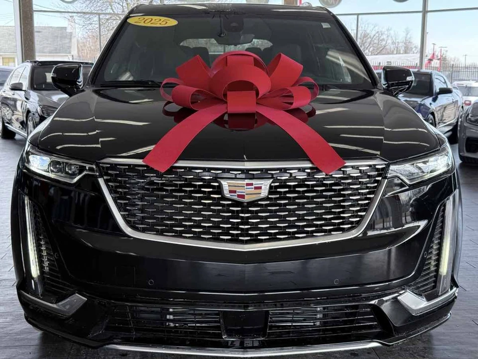 2025 Cadillac XT6 - Image 4 of 12