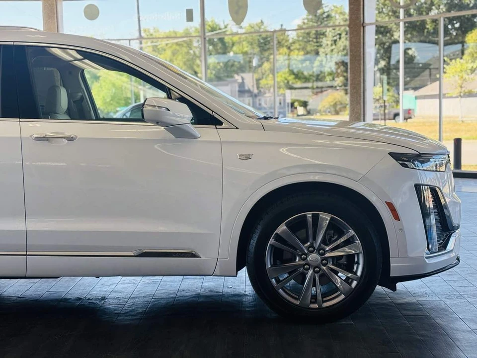 2025 Cadillac XT6 - Image 6 of 31