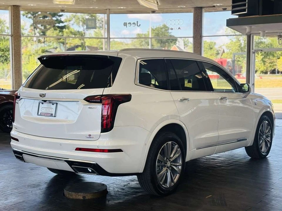 2025 Cadillac XT6 - Image 8 of 31