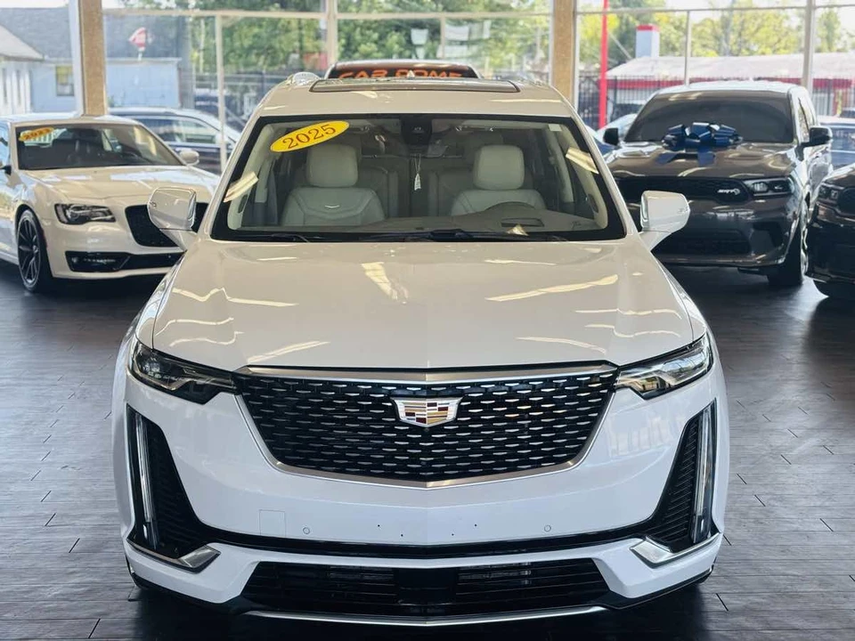 2025 Cadillac XT6 - Image 18 of 31