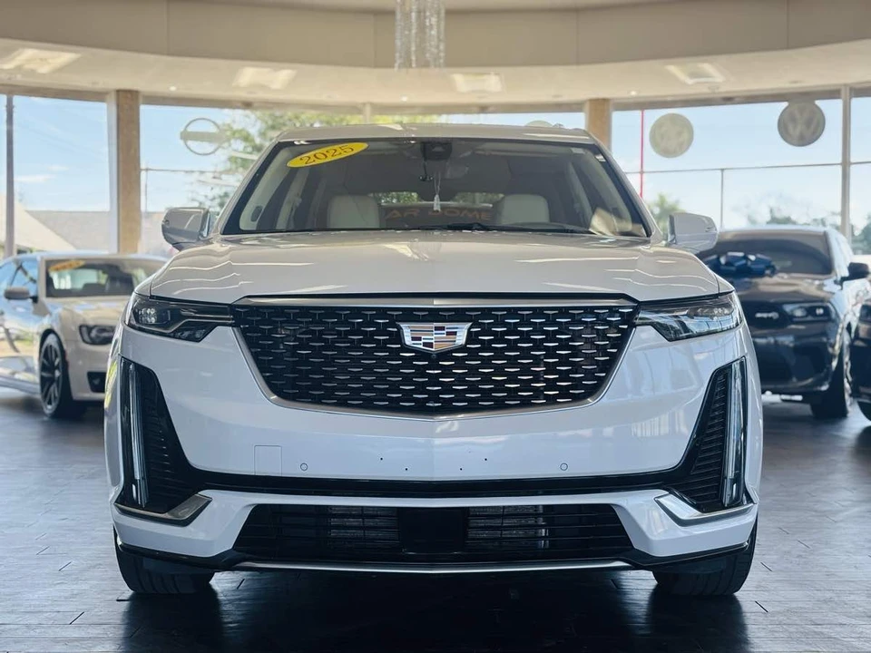 2025 Cadillac XT6 - Image 19 of 31