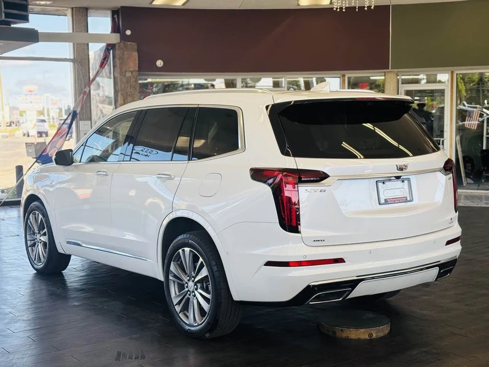 2025 Cadillac XT6 - Image 14 of 31