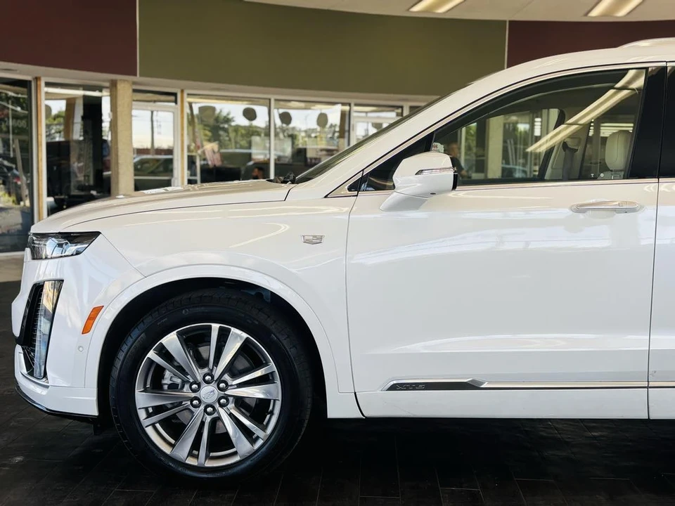 2025 Cadillac XT6 - Image 16 of 31