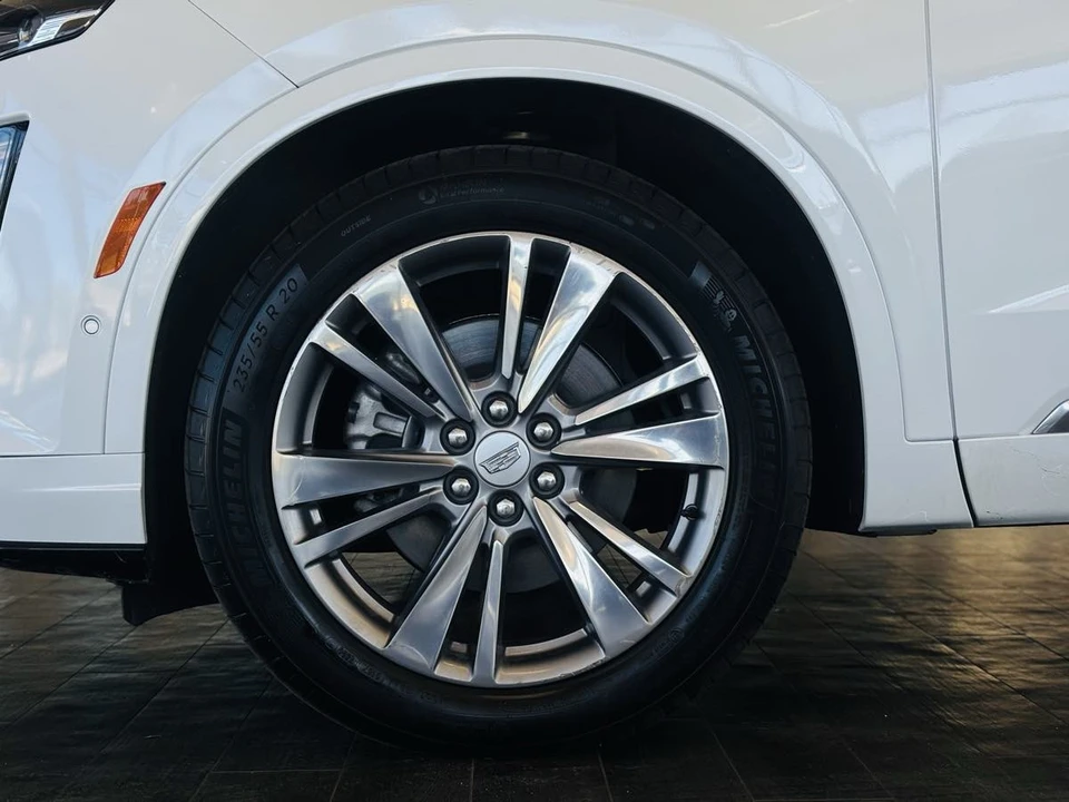 2025 Cadillac XT6 - Image 28 of 31