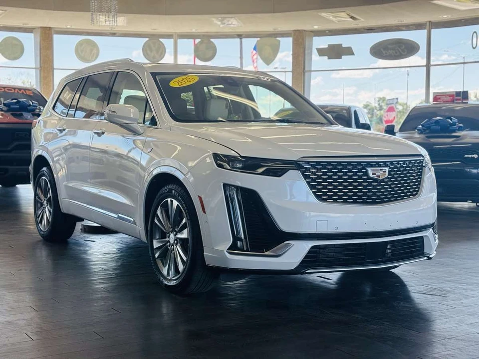 2025 Cadillac XT6 - Image 5 of 31