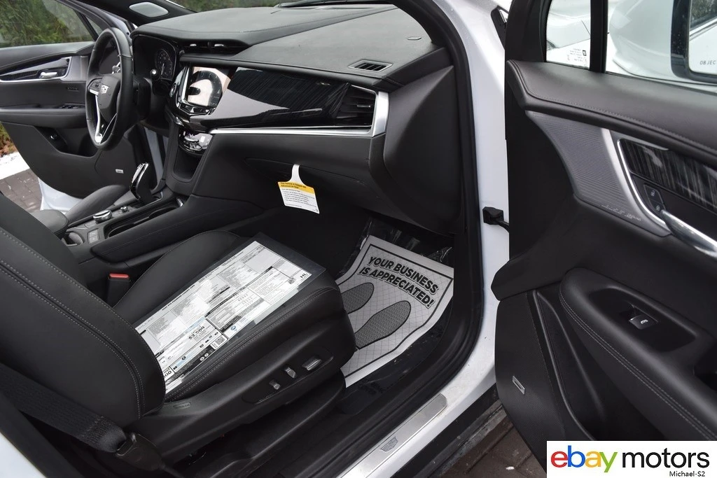 2025 Cadillac XT6 - Image 17 of 21