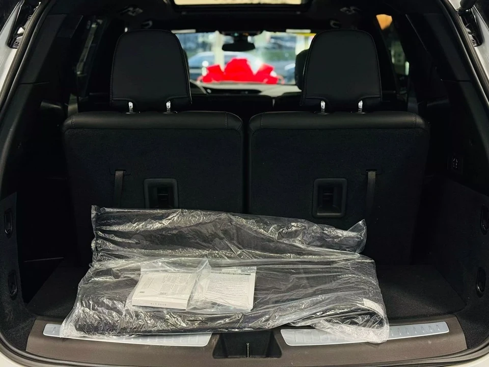 2025 Cadillac XT6 - Image 11 of 21