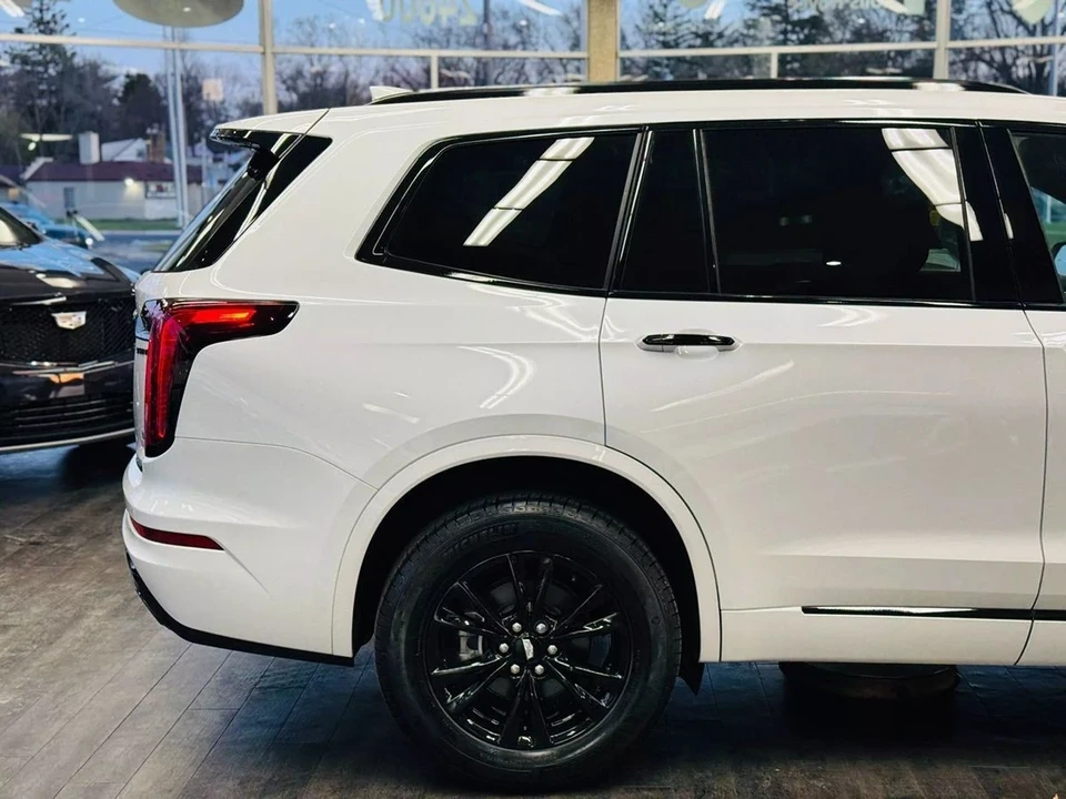 2025 Cadillac XT6 - Image 8 of 21