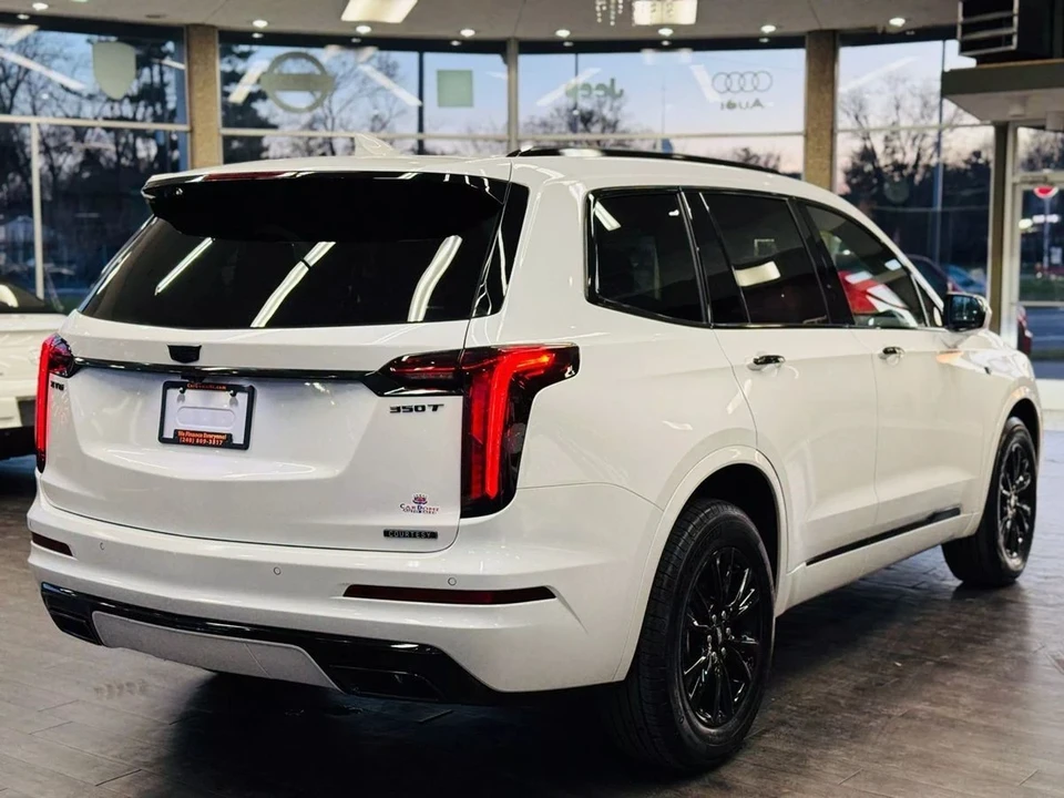 2025 Cadillac XT6 - Image 10 of 21