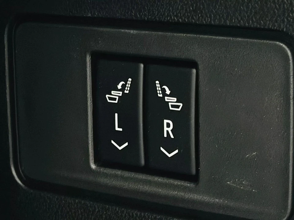 2025 Cadillac XT6 - Image 12 of 21