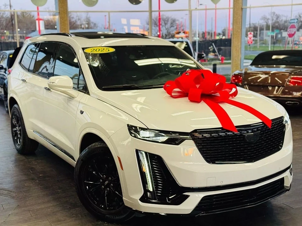2025 Cadillac XT6 - Image 3 of 21