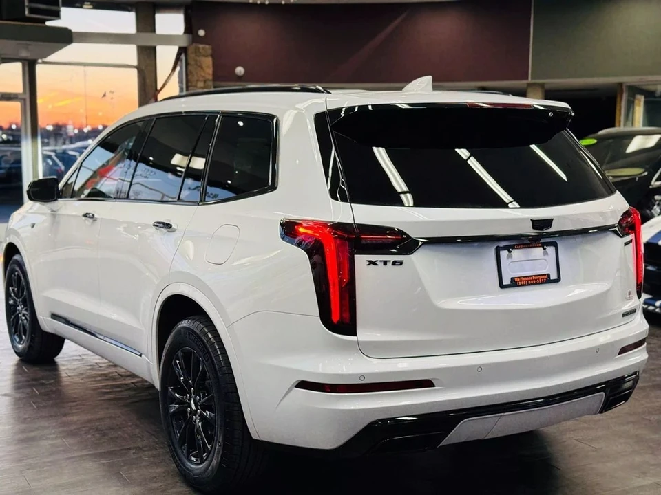 2025 Cadillac XT6 - Image 14 of 21