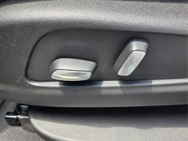 2025 Cadillac XT6 - Image 16 of 31