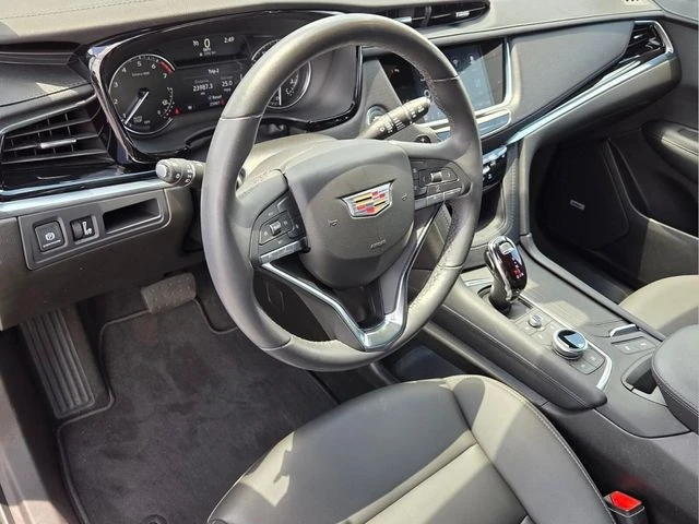 2025 Cadillac XT6 - Image 14 of 31