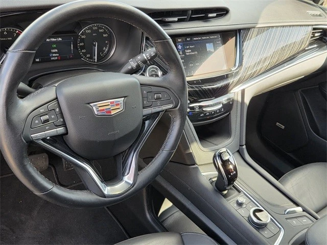 2025 Cadillac XT6 - Image 15 of 21