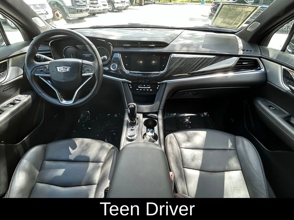 2025 Cadillac XT6 - Image 10 of 12