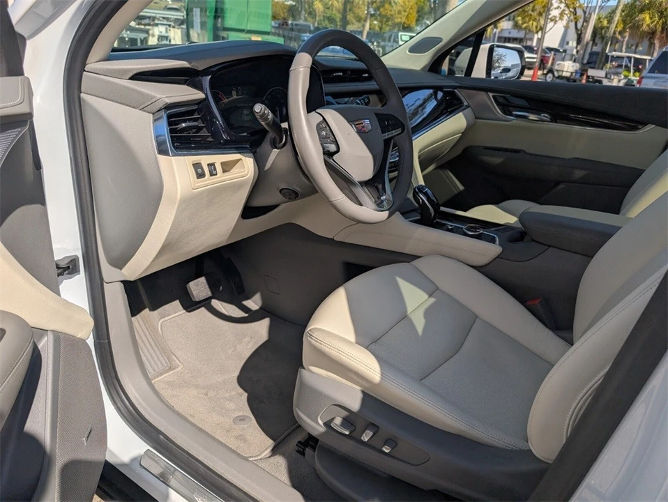 2025 Cadillac XT6 - Image 11 of 12