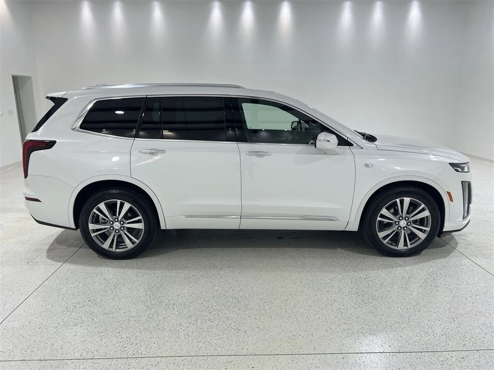 2025 Cadillac XT6 - Image 9 of 12