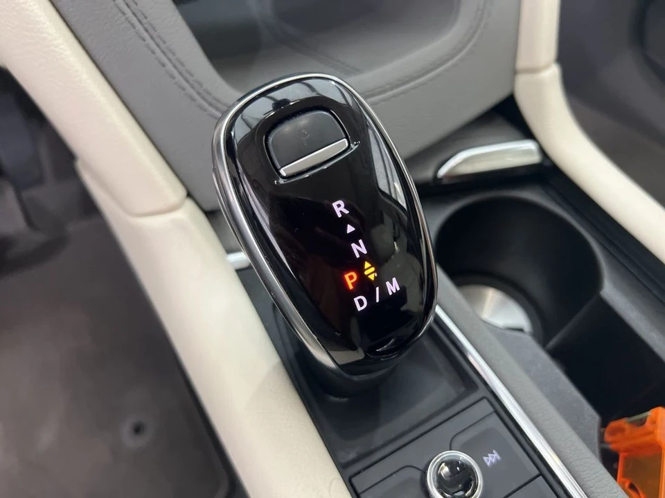 2025 Cadillac XT6 - Image 14 of 21