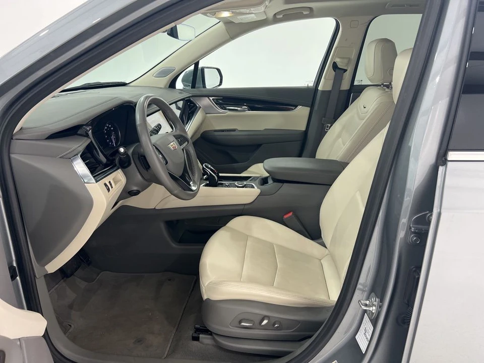 2025 Cadillac XT6 - Image 17 of 21