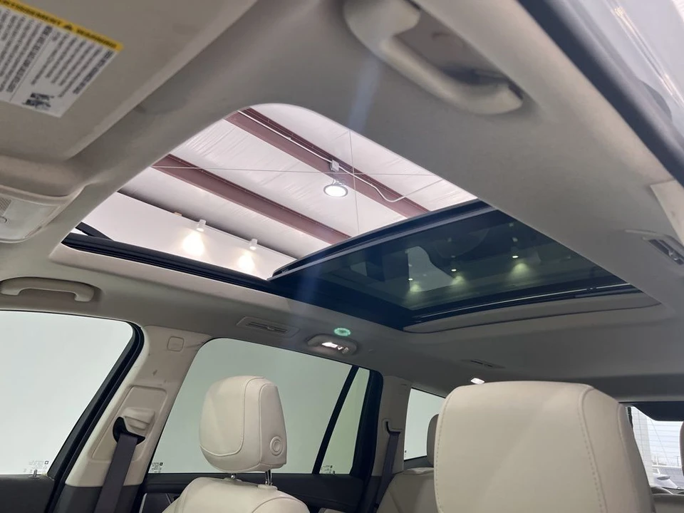 2025 Cadillac XT6 - Image 16 of 21