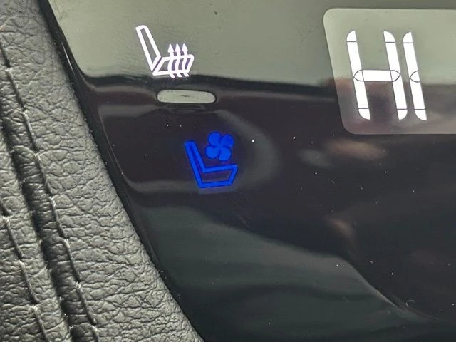 2025 Cadillac XT6 - Image 8 of 12