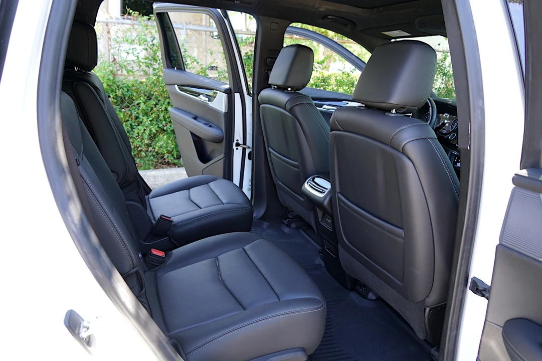 2025 Cadillac XT6 - Image 24 of 31
