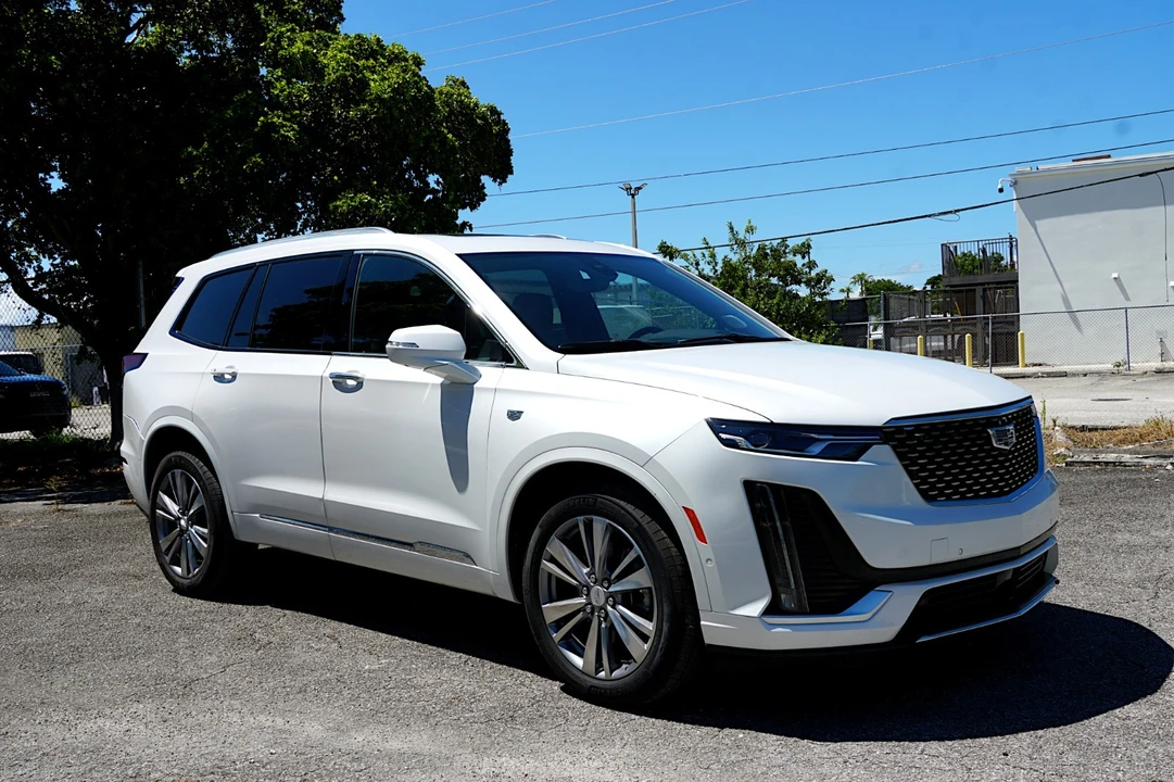2025 Cadillac XT6 - Image 4 of 31