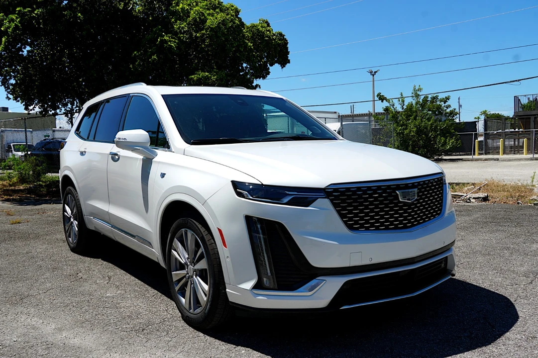 2025 Cadillac XT6 - Image 3 of 31