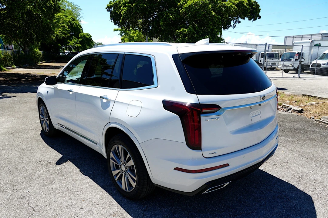 2025 Cadillac XT6 - Image 15 of 31
