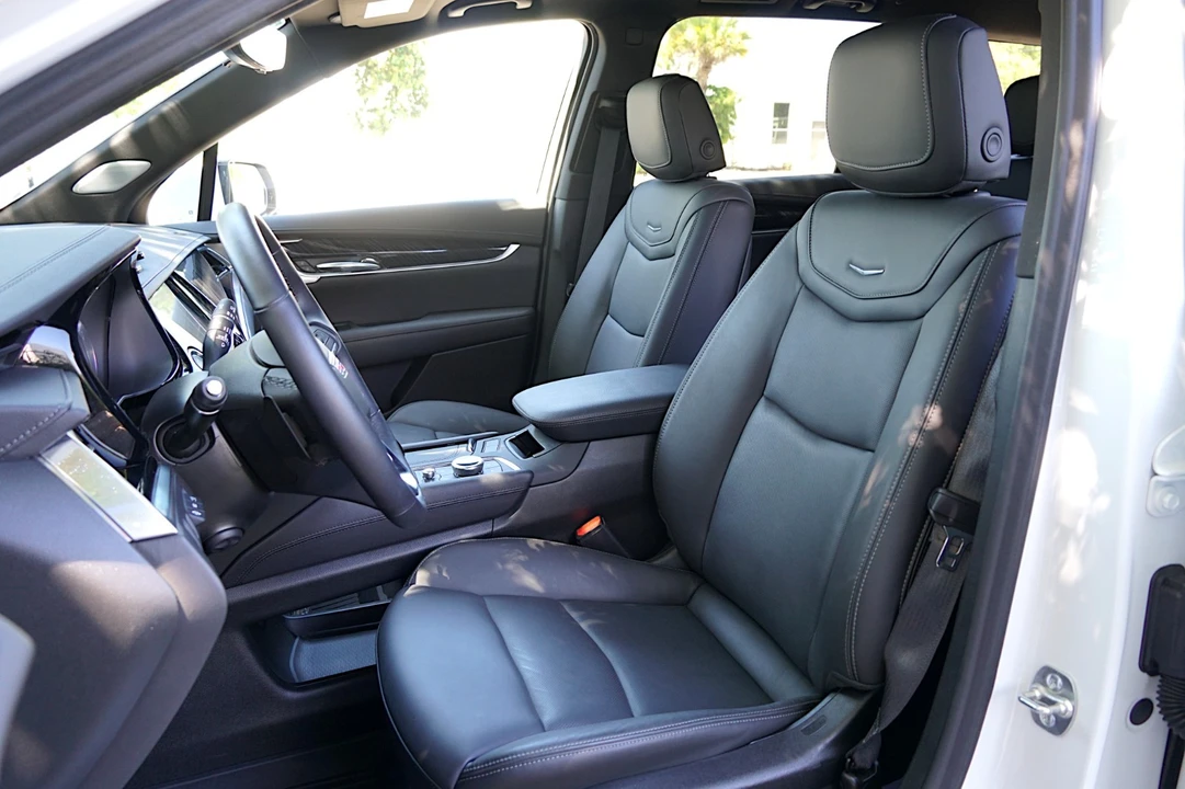 2025 Cadillac XT6 - Image 18 of 31