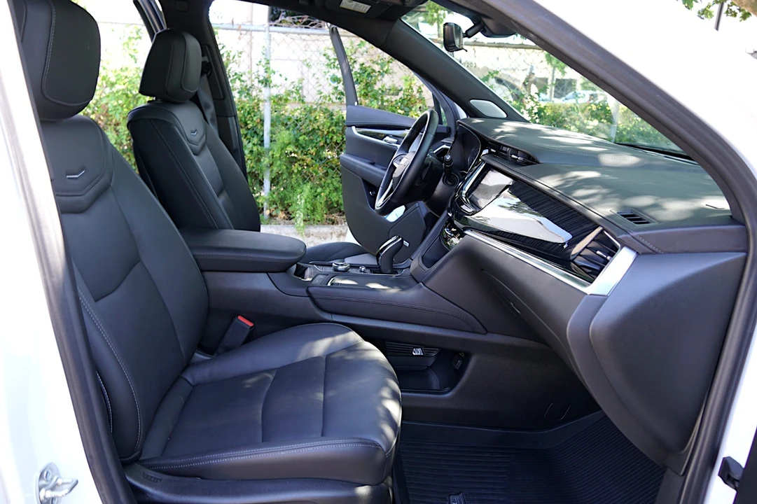 2025 Cadillac XT6 - Image 25 of 31