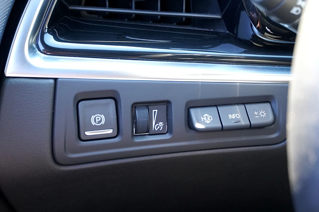 2025 Cadillac XT6 - Image 29 of 31