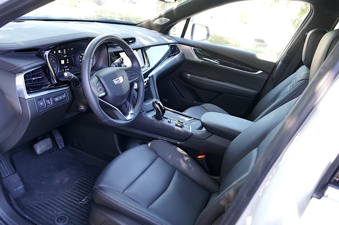 2025 Cadillac XT6 - Image 16 of 31