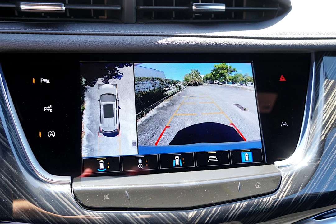 2025 Cadillac XT6 - Image 28 of 31