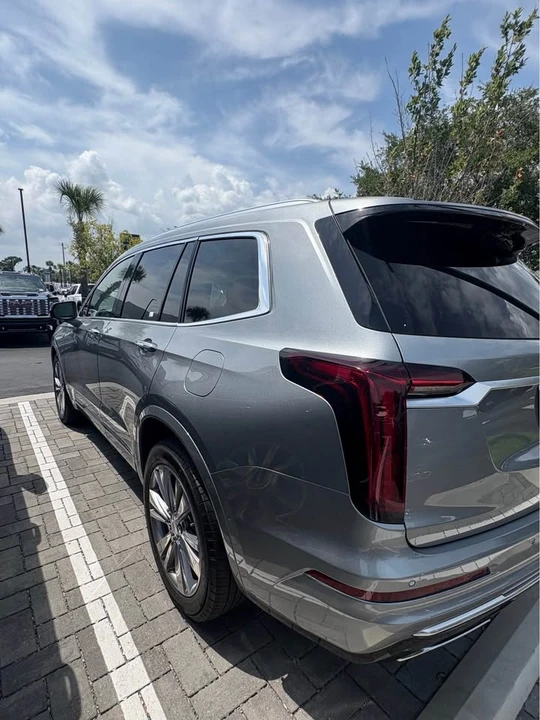 2025 Cadillac XT6 - Image 3 of 13
