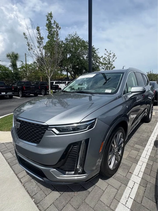 2025 Cadillac XT6 - Image 2 of 13