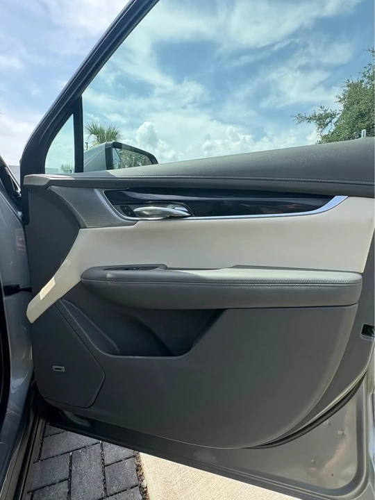 2025 Cadillac XT6 - Image 12 of 13