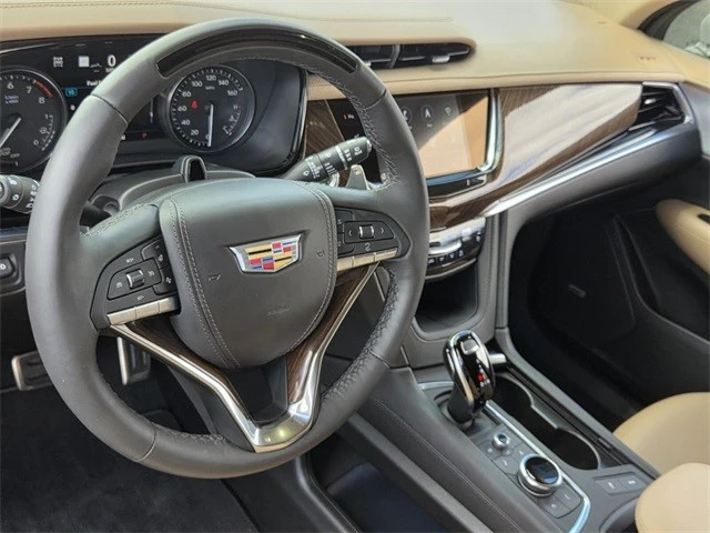 2025 Cadillac XT6 - Image 15 of 21