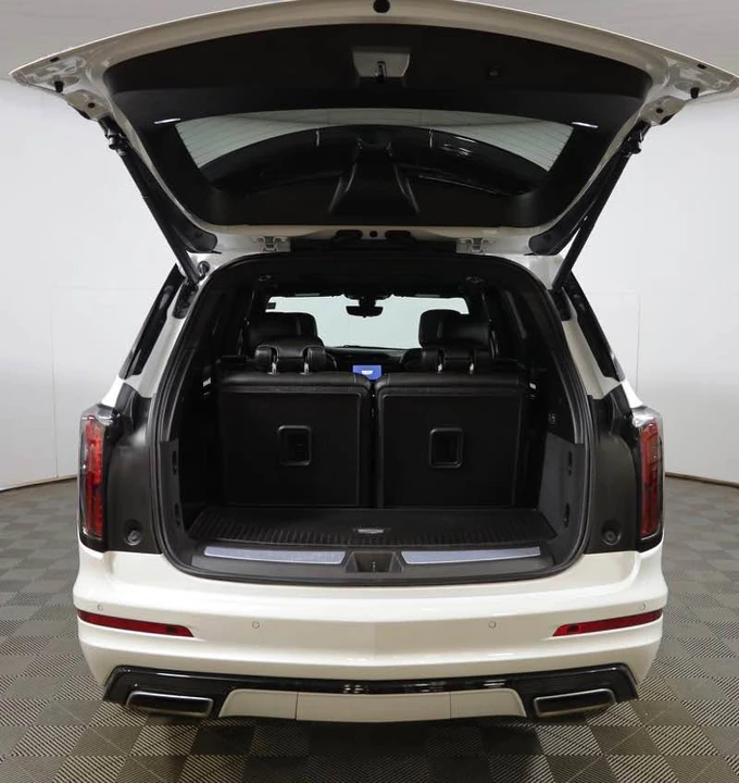 2025 Cadillac XT6 - Image 18 of 19