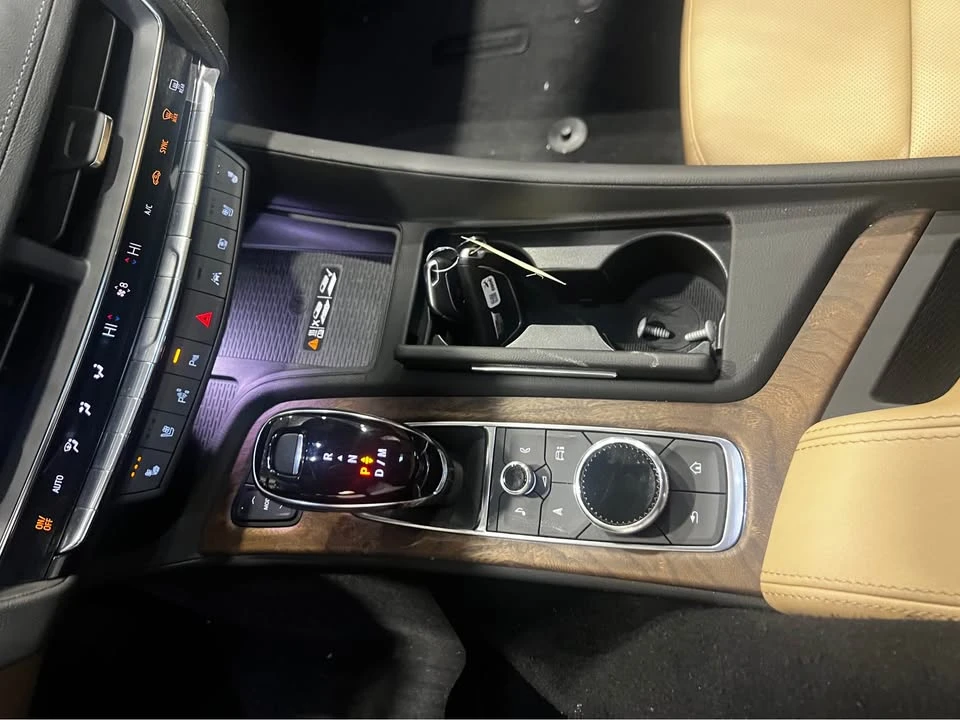 2025 Cadillac CT5 - Image 7 of 9