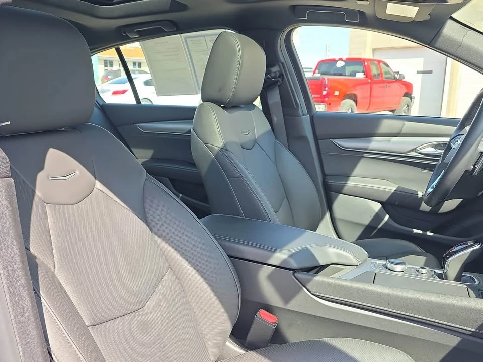 2025 Cadillac CT5 - Image 18 of 19