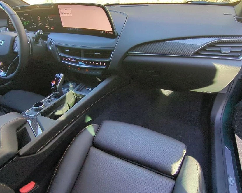 2025 Cadillac CT5 - Image 15 of 17