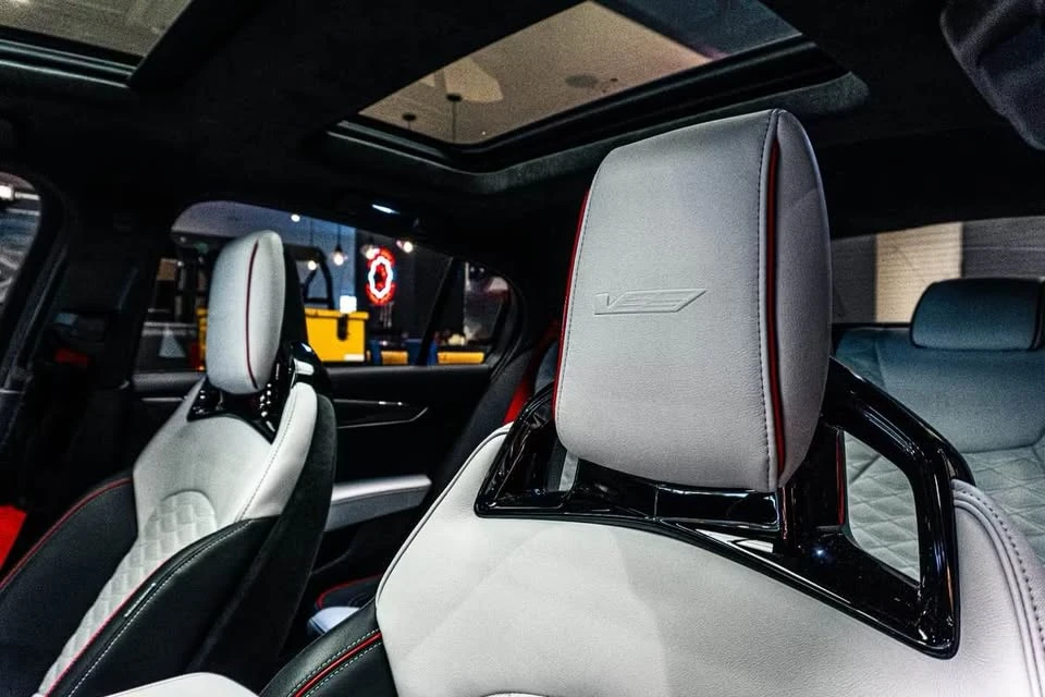 2025 Cadillac CT5-V Blackwing - Image 9 of 13
